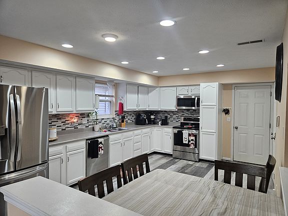 3rd image of 5986 Marsh Cir