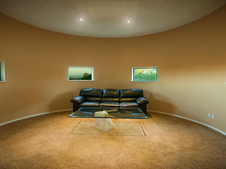 13318 Mulholland Dr — Photo 21
