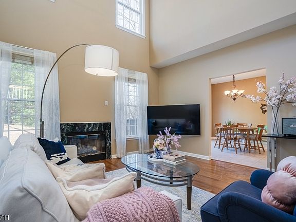 5th image of 31 Pinehurst Cir