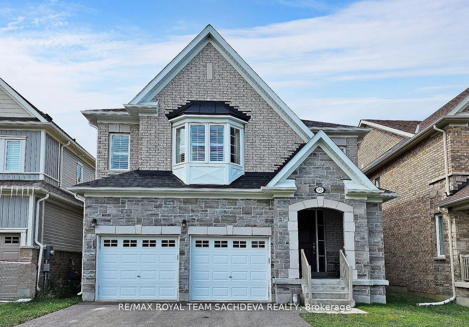4 bed, $3,050 — Photo 1