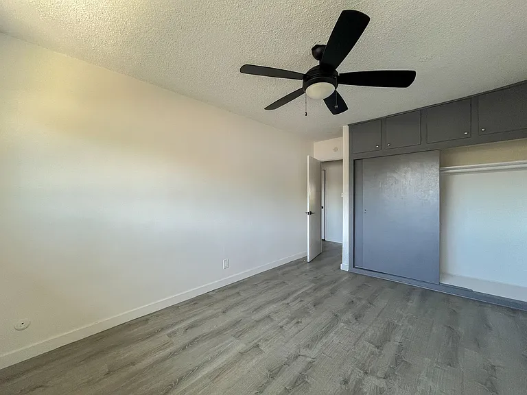 12128 Ramona Ave — Photo 45