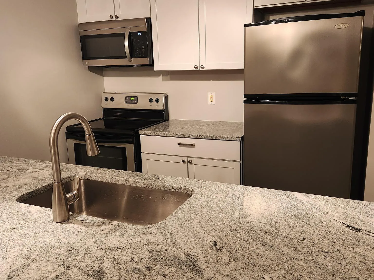 2 bed, 900 sqft, $1,550 — Photo 3