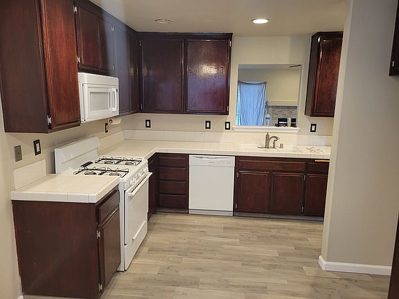 3rd image of 3121 Silver Spur Way