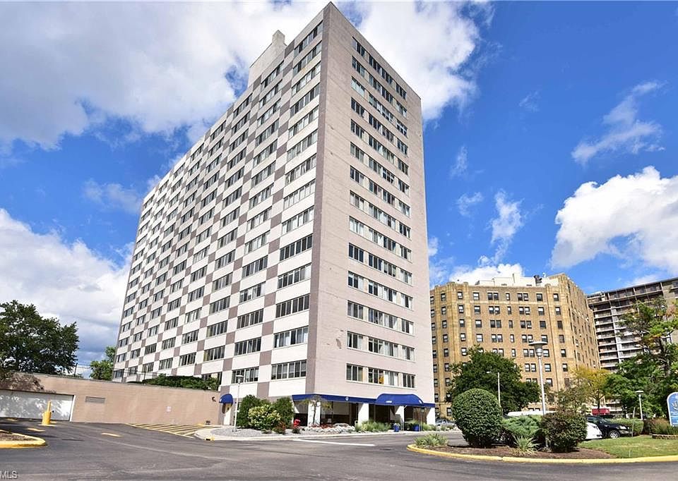 1st image of 12520 Edgewater Dr APT 1109