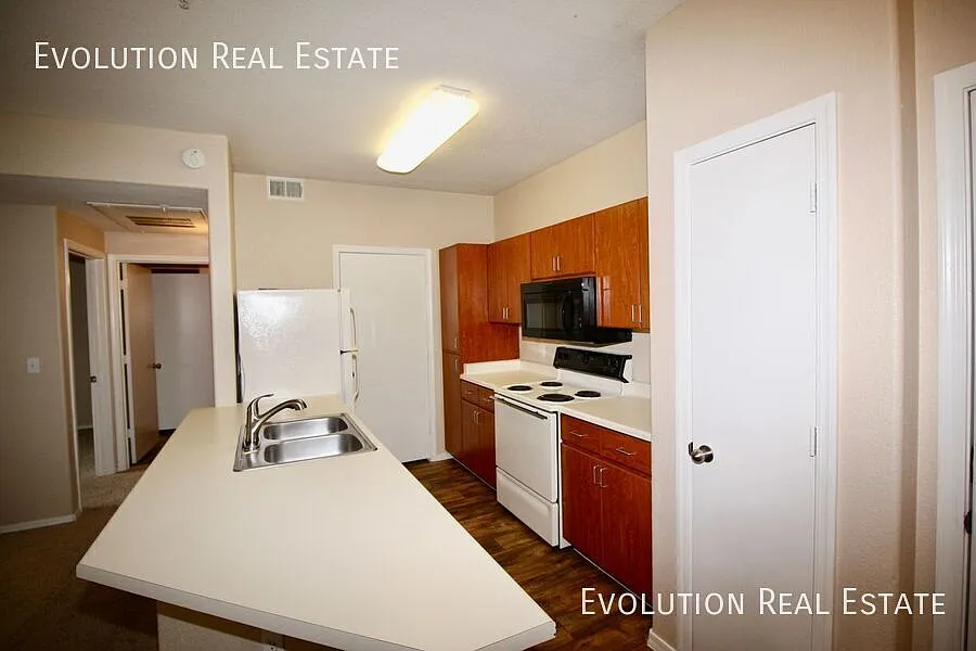 Building Photo - 5302 E Van Buren St #2047