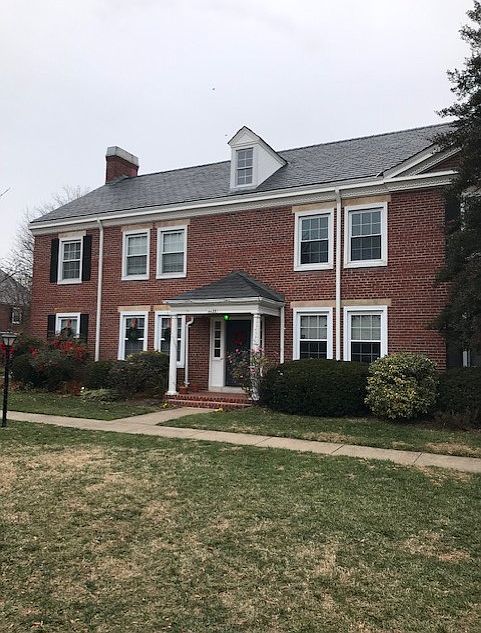 Amazing commuter location, direct access to Rte 7, I-395 and all major employment corridors of the DMV