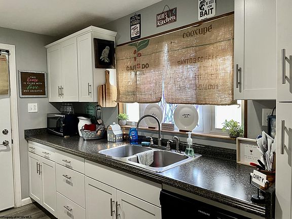 3rd image of 204 Elkins Ave