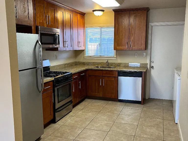 919 Palm Ave — Photo 1