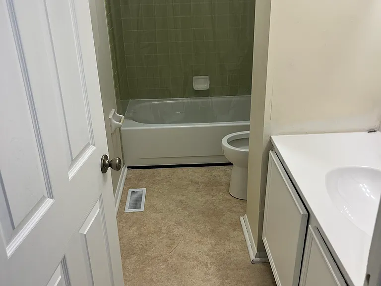 8734 Crestpointe Dr — Photo 9