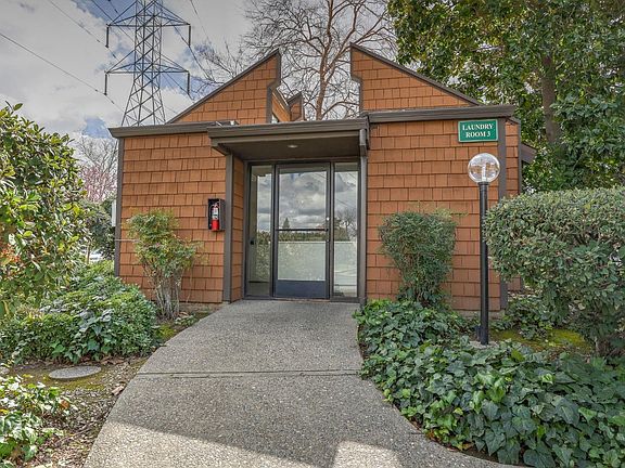 4th image of 2262 Woodside Ln Unit 3