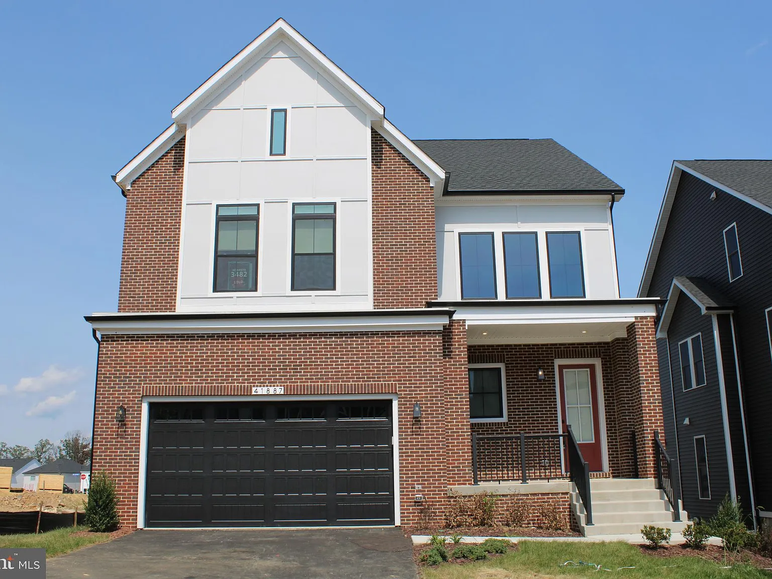5 bed, 4.5 bath, 4130 sqft, $4,800 — Photo 2