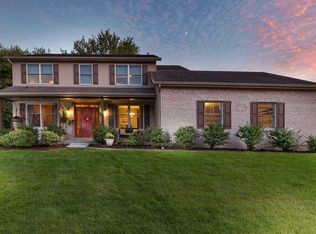 4107 Woodview Dr, Bettendorf, IA 52722