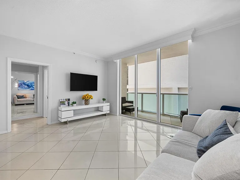 347 N New River Dr E #405 — Photo 7