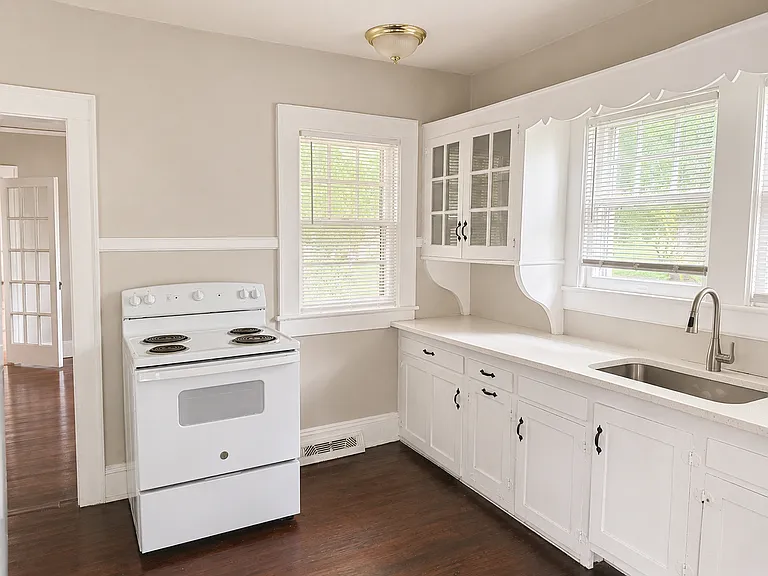 513 Alamance Rd — Photo 4