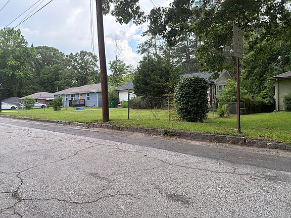2nd image of 2059 Rosewood Rd
