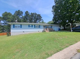 1210 Skyline Dr, Neosho, MO 64850