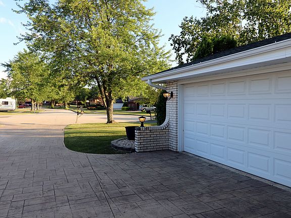 3rd image of 14128 Somerset Ct