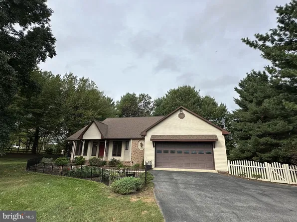 91 Hickorywood Ct, Harpers Ferry, WV 25425