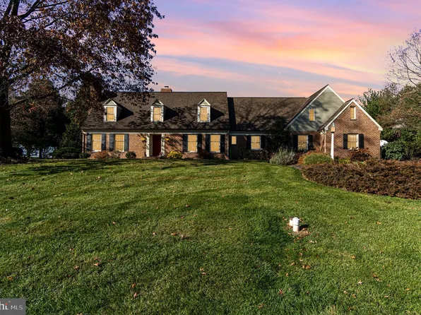 718 Buckwood Ln, Lititz, PA 17543
