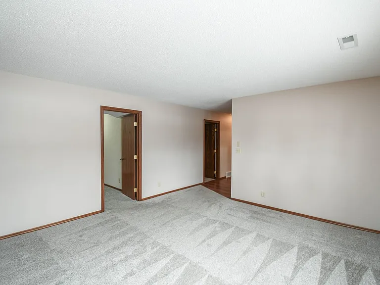 2213 S Wellington Ave — Photo 31