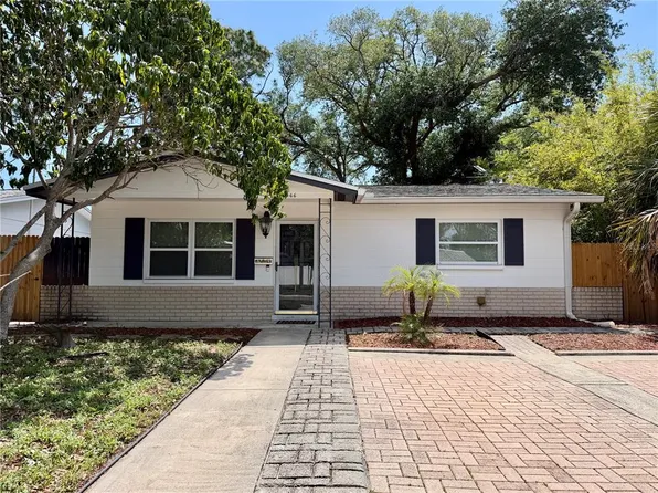 166 SW Lincoln Cir N, Saint Petersburg, FL 33703