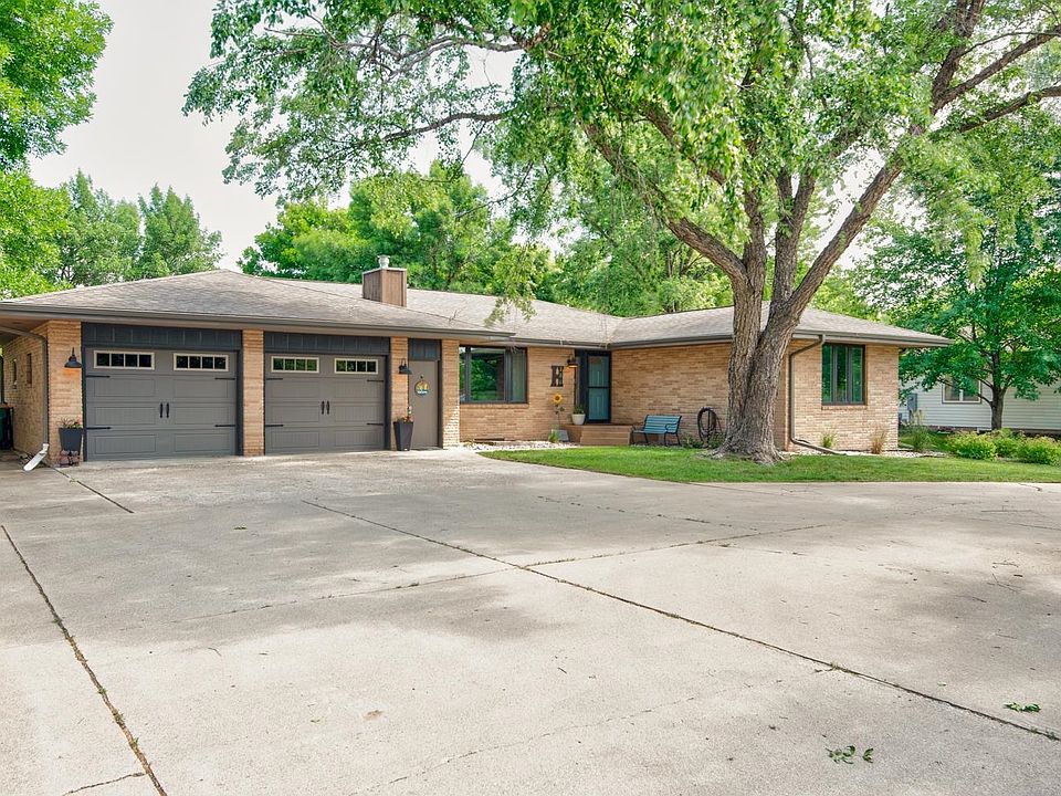 206 28th St, Spirit Lake, IA 51360 Zillow