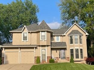 131 NE Wood Glen Ln, Lees Summit, MO 64064