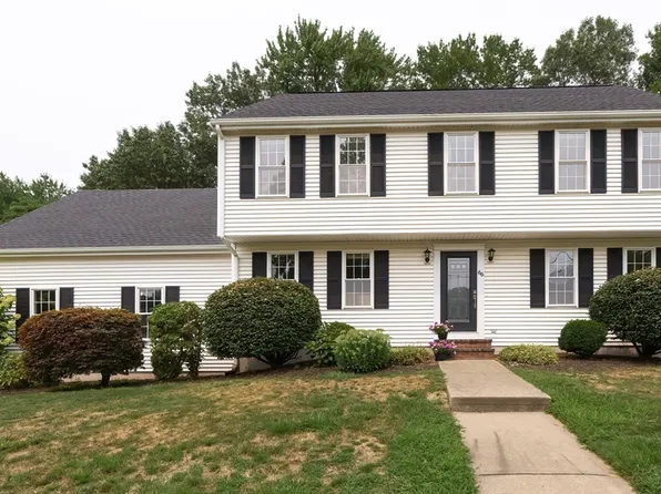 66 Old Stagecoach Rd, Attleboro, MA 02703