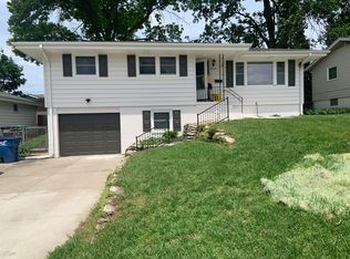 8316 Parker St, Omaha, NE 68114