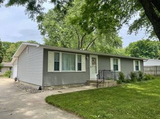 114 Hartman Knoll Ct, Nappanee, IN 46550