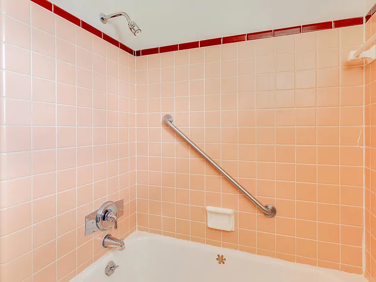 1109 James Blvd — Photo 13