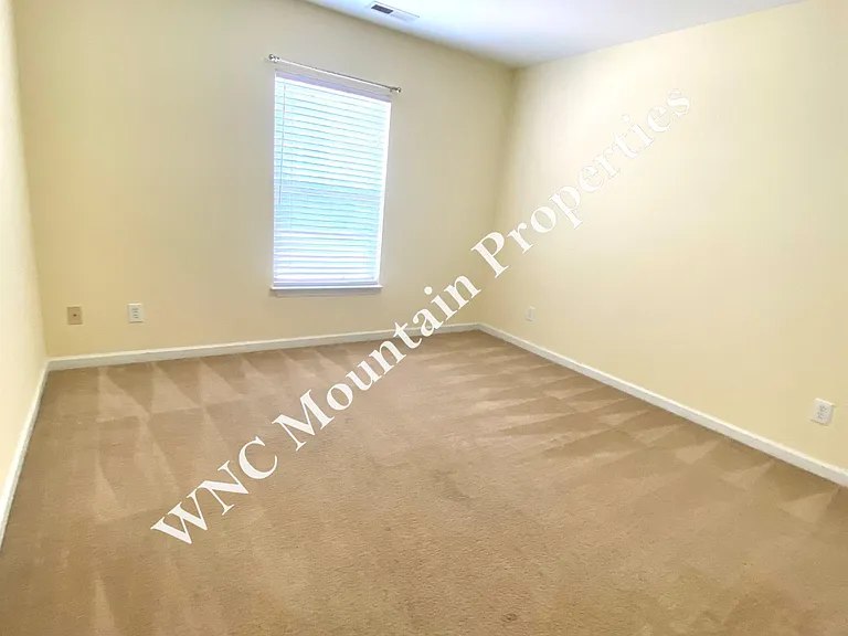 128 Old Salem Ct — Photo 8
