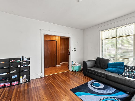 5th image of 2015 Crescent Ave