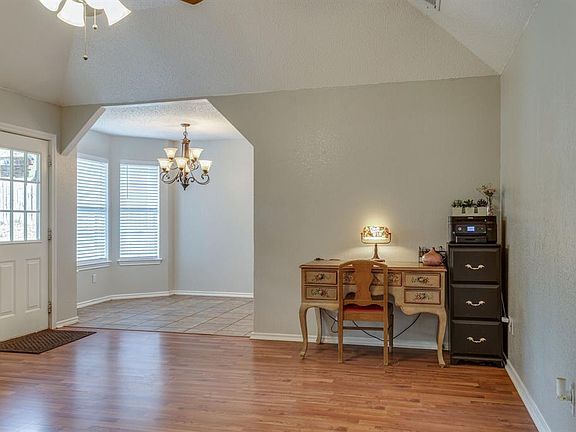 5th image of 1400 Westbriar Dr