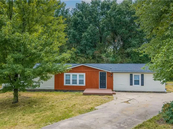 198 SE 51st Rd, Warrensburg, MO 64093