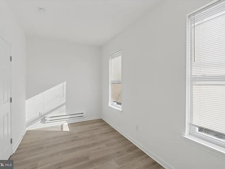 3827 Cambridge St #2 — Photo 7