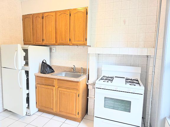 2nd image of 201 Prospect Ave #2