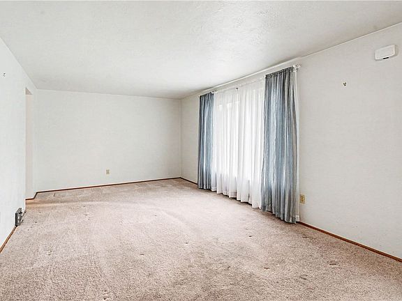 5th image of 104 Longmount Dr