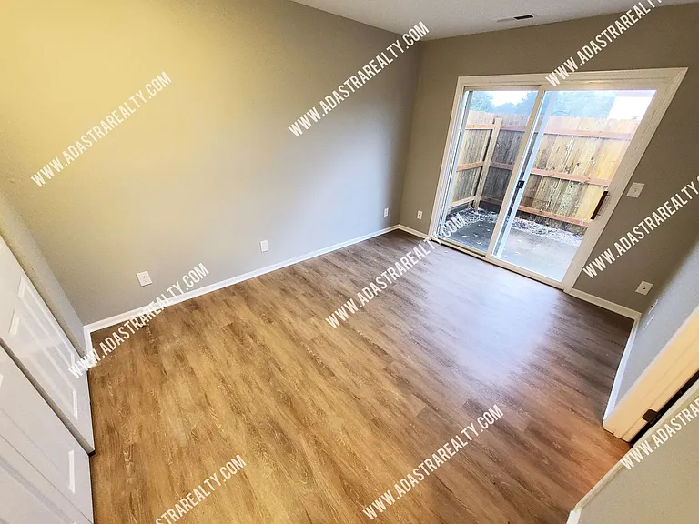 121 Ames St — Photo 23