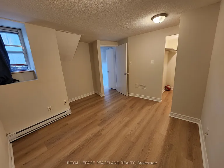 556 Spadina Cres #4 — Photo 8