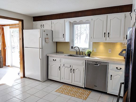 4th image of 14 Longwood Dr Unit 16