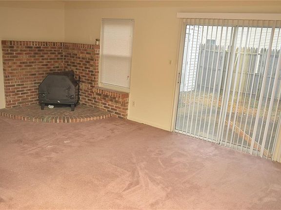 3rd image of 6004 Edgelake Dr