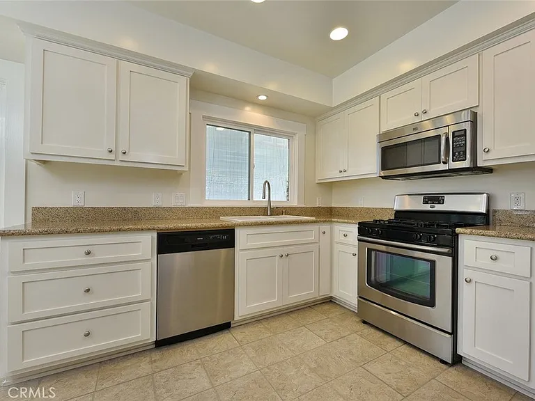 470 W Center St — Photo 4