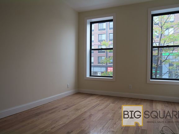 5th image of 487 Myrtle Ave APT 1
