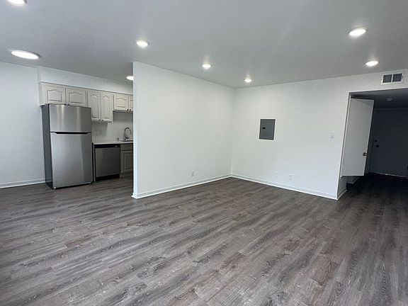 5th image of 675 Monterey Blvd #8