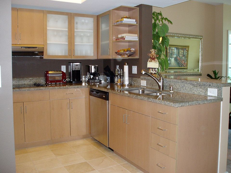 Open Kitchen w/ Marble, Granite
