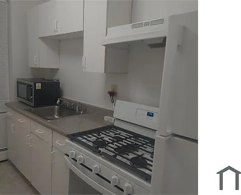 207 Bayview Ave — Photo 2