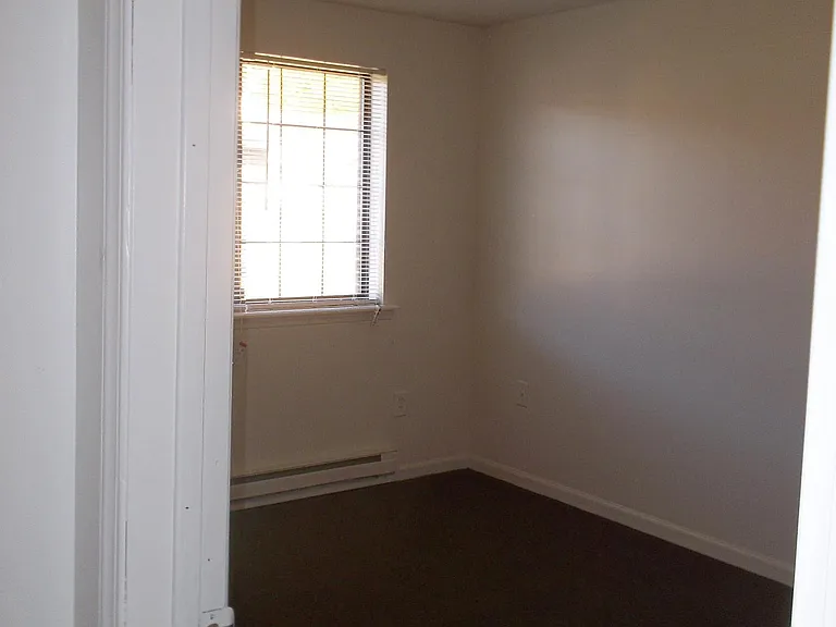 100 Mark Ln #F9 — Photo 14