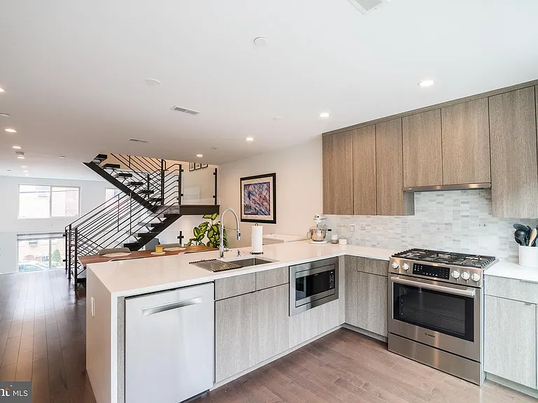 1343 S Garnet St — Photo 13