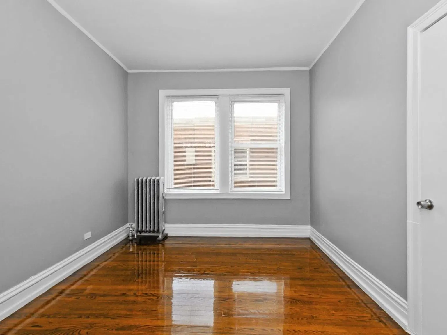 6952 S Clyde — Photo 1